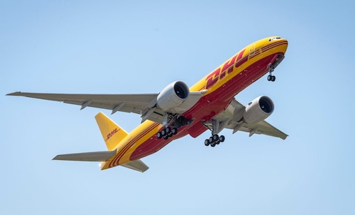 DHL boeing flying
