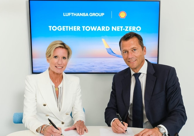 Katja Kleffmann, Head of Fuel Management Supply, Lufthansa Group, and Jan Toschka, President, Shell Aviation