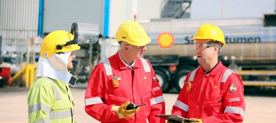 Shell Bitumen DHL Truck driver completing paperwork with Shell Operators at UK PMB plant