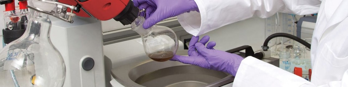 Women working in a Shell global laboratory