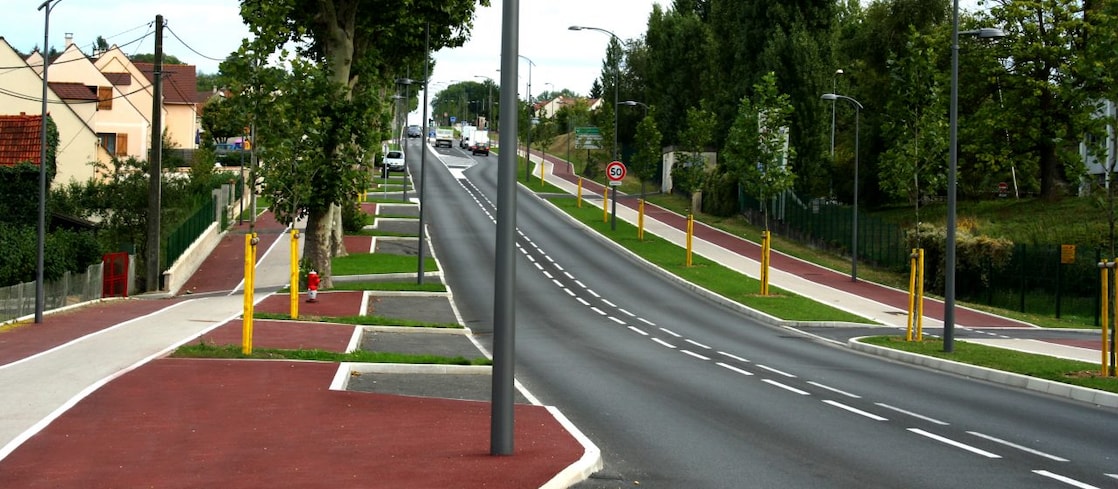 picture of a roadway at countryside