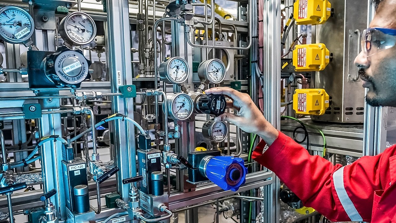Shell scientist observes pressure dials Bangalore