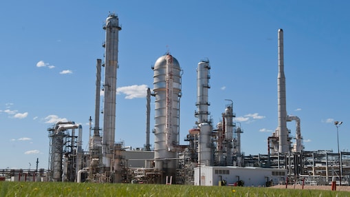Eco-minded shot of Scotford refinery which runs relevant tech like SEPC
