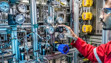 shell scientist observes pressure dials