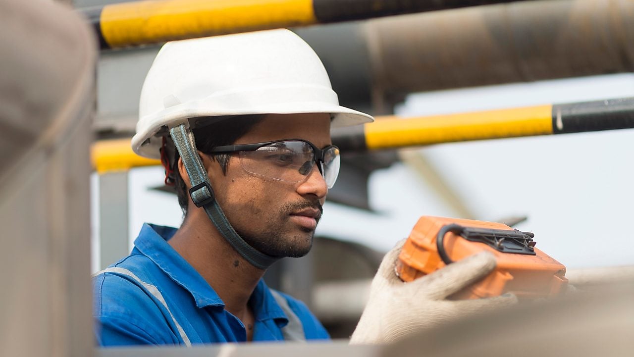 Employee conducts inspection at LNG tank used for aromatic saturation