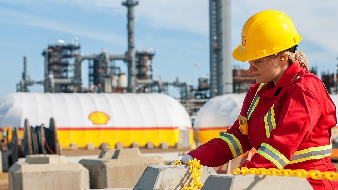 Onsite operational manager installs chains near the Shell Scotford Upgrader