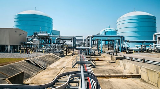 LNG tanks and infrastructure in Elba.