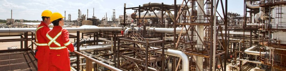 Shell employee monitors emissions standards and criteria in Fluminense, Brazil