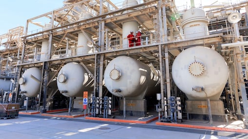 Employees in the Feed Gas Processing area for Sulferox
