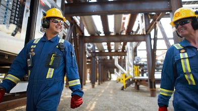 Shell technologists and refinery technology