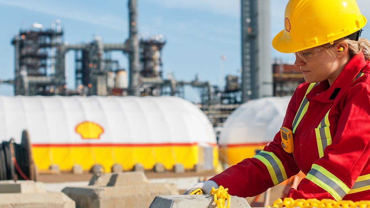 Onsite operational manager installs chains near the shell scotford upgrader