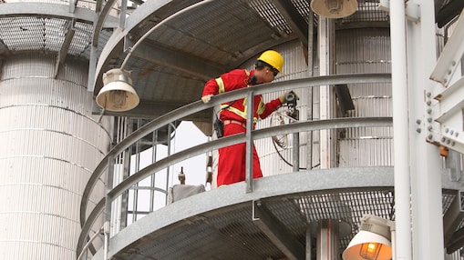 Workers conduct inspections in the Gasoline Hydrotreater (GHT) at Sarnia Manufacturing Centre’s refinery