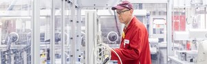 Shell Catalyst & Technologies worker in the lab creating new gas processing technologies to provide cleaner energy solutions.
