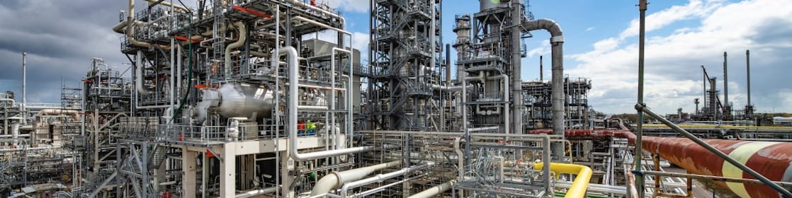 Updated pernis refinary