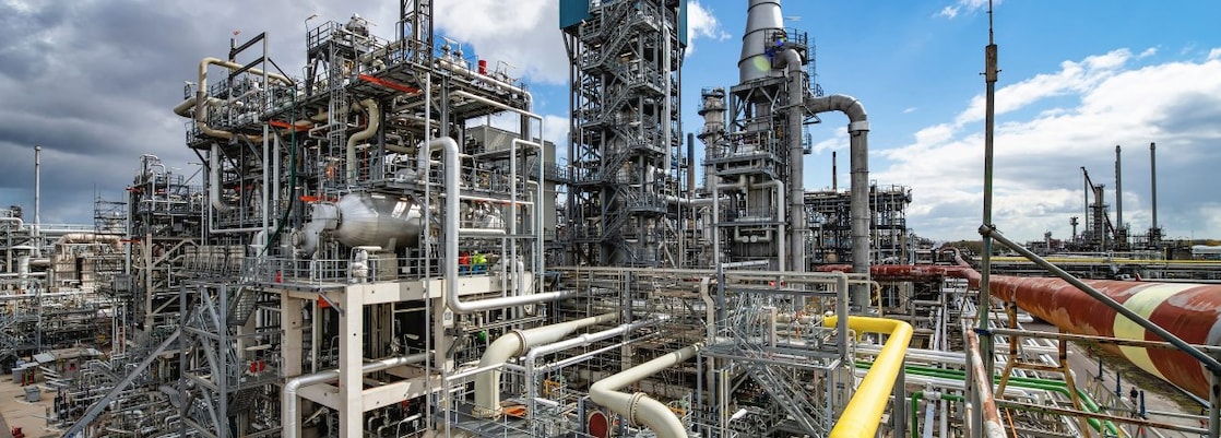 Updated pernis refinary
