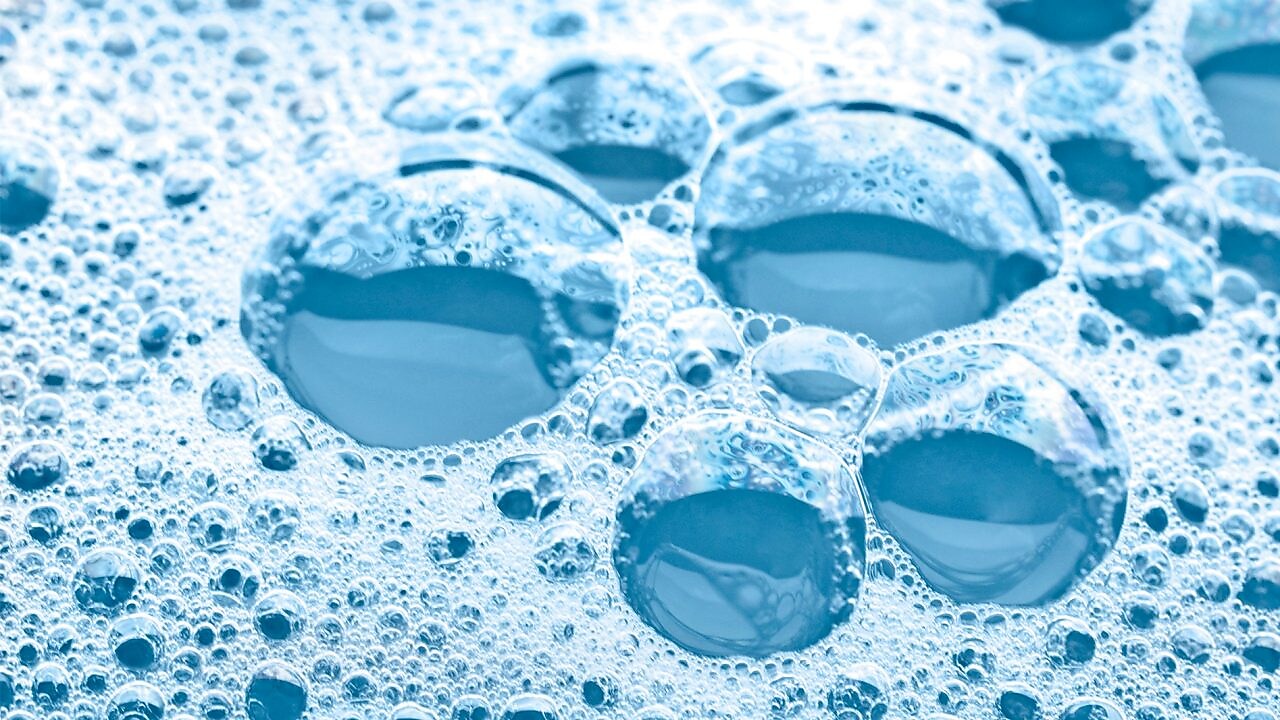 chemicals-ethylene-oxide-close-up-of-some-bubbles