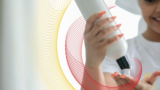 A lady using shampoo