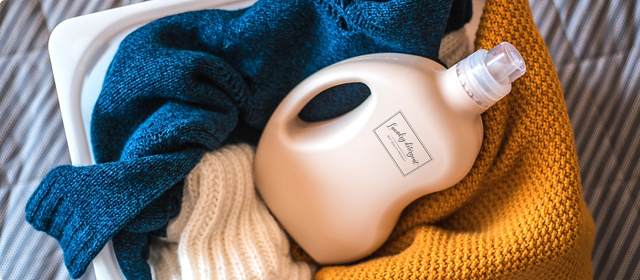 Deturgent can with cloths