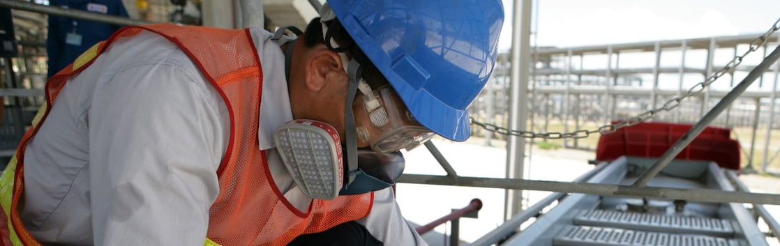 Chemicals Nanhai Chemicals Plant - Staff loading liquid products