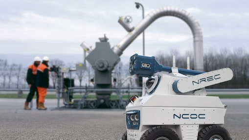 Small robot with camera and wheels