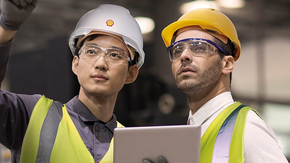 Shell worker consulting an industry worker on site