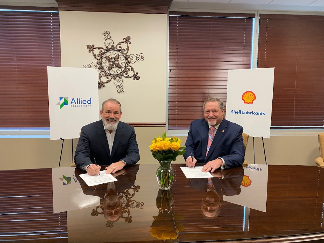 (L-R) Kevin Bourbonnais (President at Allied Reliability) and Steve Reindl (SVP at Shell Lubricants Americas)