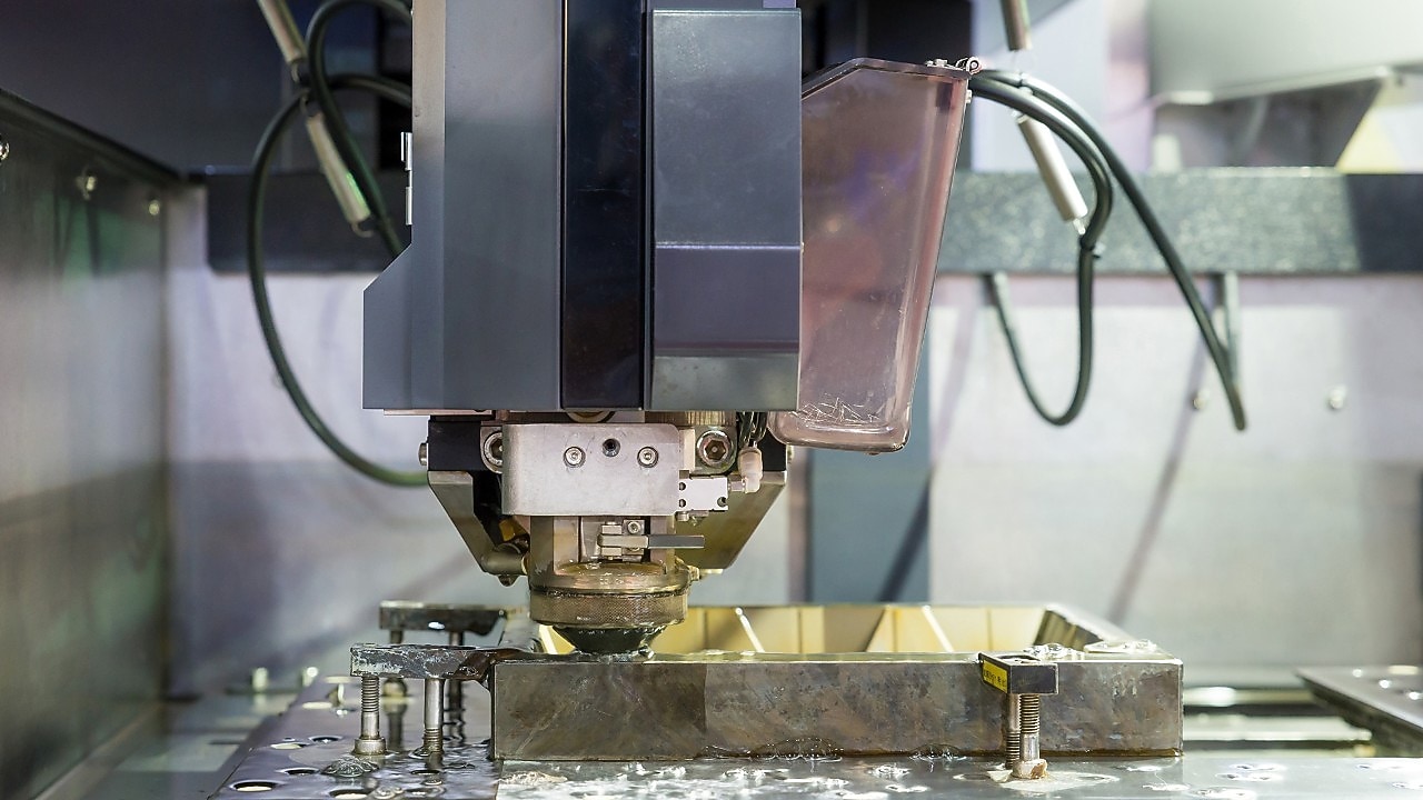 Plastic injection moulding equipment