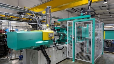 Plastic injection moulding equipment