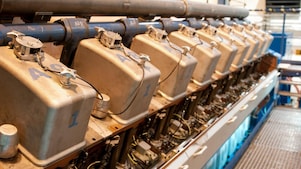 Natural gas engine