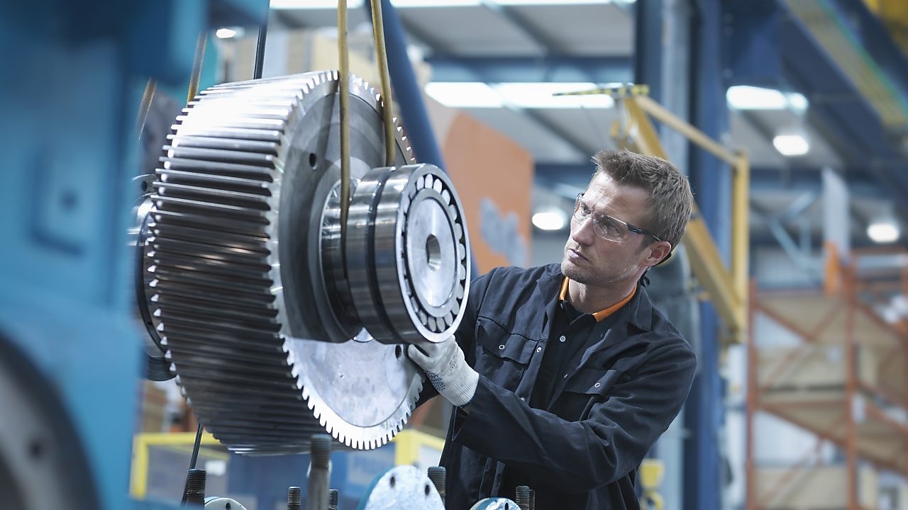A Shell expert inspects and monitors a piece of machinery