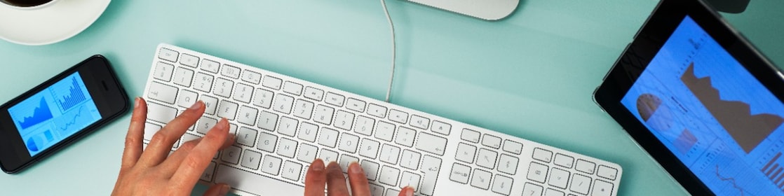 men typing in keyboard