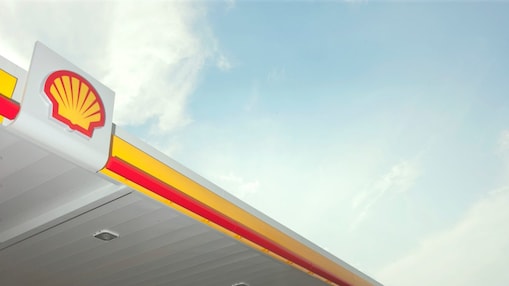 Shell pecten logo on refueling station. Canopy at Shell retail site, North Carolina, USA, 2010
