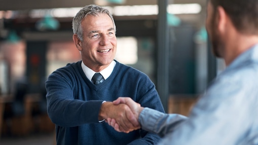 Two fleet manager shaking hands