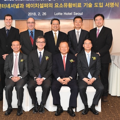 Top row, from left to right: Jason O’Brien, Shell Thiogro Technical Services Manager; Rafael Garcia, Shell Thiogro Technical Implementation Manager; Andrew Ghim, Senior Advisor H Sulphur Corp; Richard Han (Han Minsu), GM International Sales H Sulphur Corp; Steven Sutanto, Sandvik Process Systems Regional Sales Manager Asia-Pacific Seated, left to right: Yew Chong Tan, Shell Sulphur Solutions Global Business Development Manager; David Fillo, Shell Thiogro Global Business Manager; Yoo YoonChul, Chairman H Sulphur Corp; Sean Yoo (Yoo SunKyung), CEO H Sulphur Corp