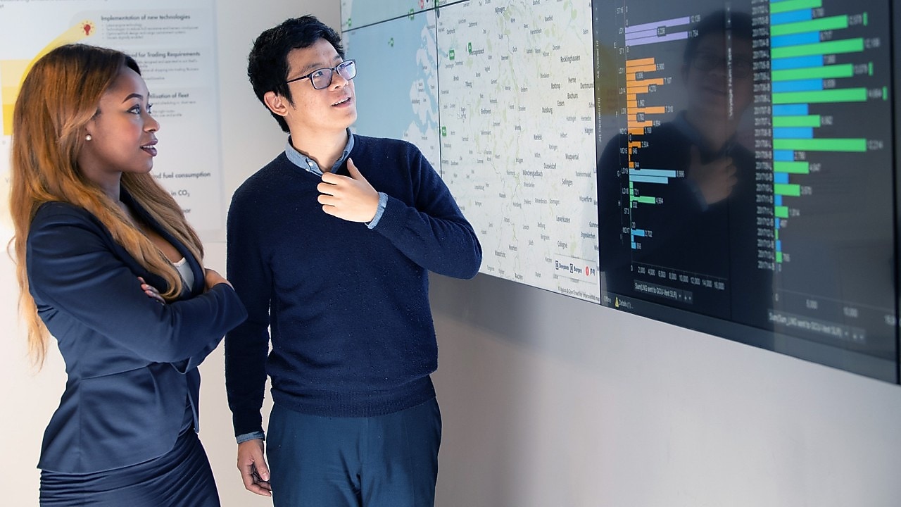 employess working on computer