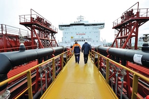Shell Chemical Magazine Autumn/Winter 2009 global marine logistics Operation