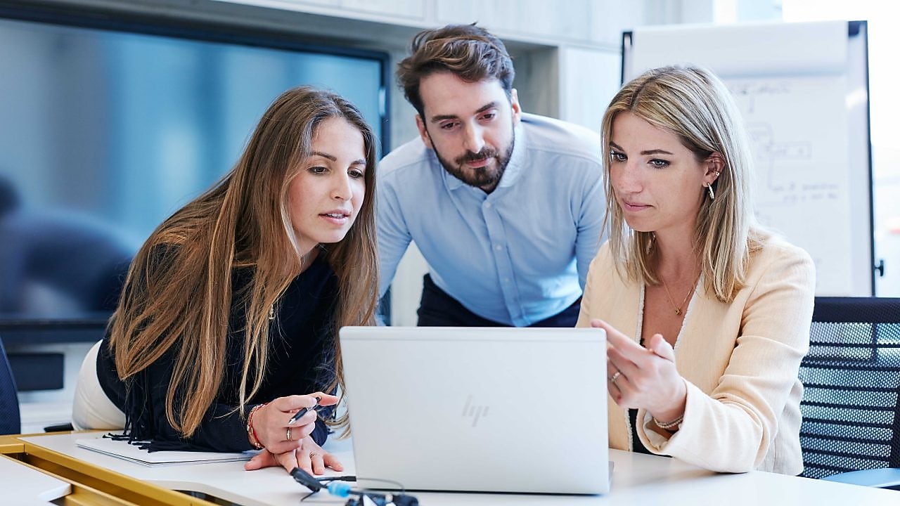 Shell Data Scientists Discussing Projects