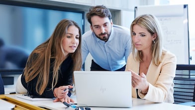 Shell Data Scientists Discussing Projects