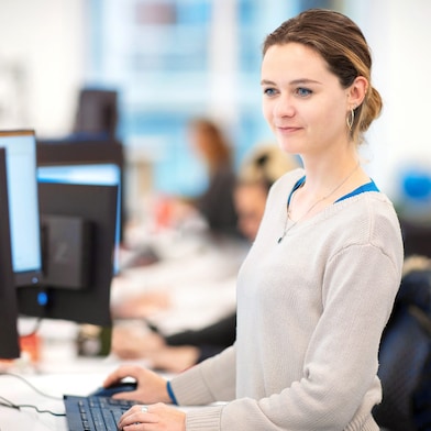 Trading & Supply, Female employee, London