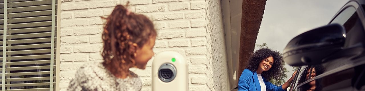 Image depicting Shell Recharge e-mobility offerings available at home, work or on the go.