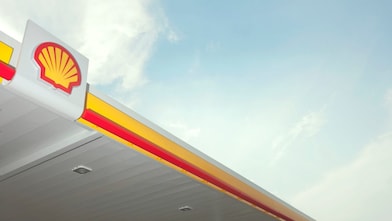 Shell pecten logo on refueling station. Canopy at Shell retail site, North Carolina, USA, 2010