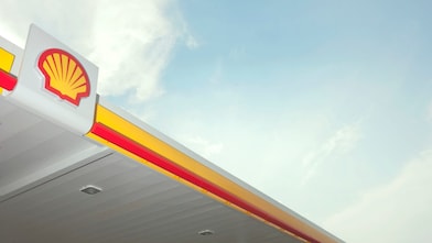 Shell pecten logo on refueling station. Canopy at Shell retail site, North Carolina, USA, 2010