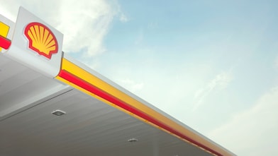 Shell pecten logo on refueling station. Canopy at Shell retail site, North Carolina, USA, 2010