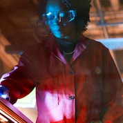 JanElsa Carty and team test the purity and consistency of Shell's immersion cooling fluids to ensure they can be used safely and effectively.