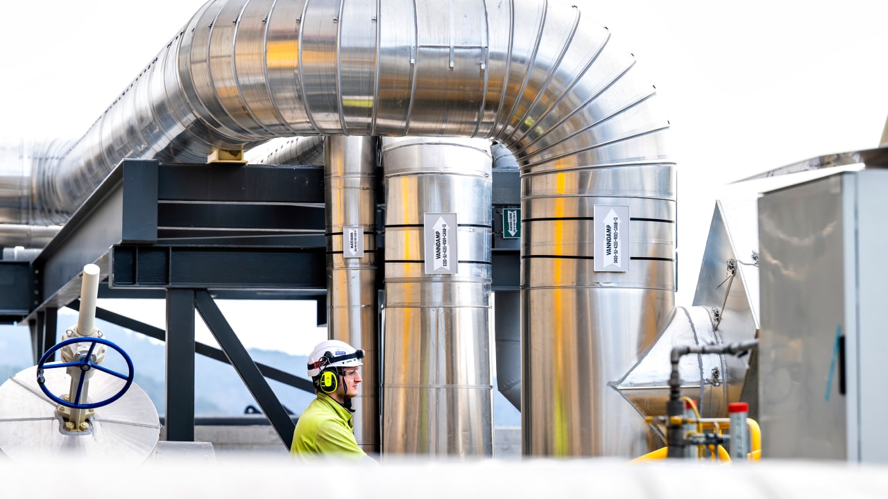 A worker at the Heidelberg Materials' cement plant. (Credit: Heidelberg Materials/Dag Jenssen)