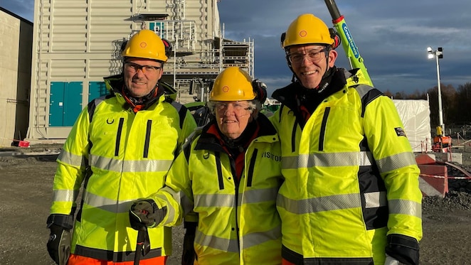 Simon Herredsvela onshore project manager for Ormen Lange Phase 3 with Sara and Ormen Lange Phase 3’s project director Richard Crichton during Sara's visit.