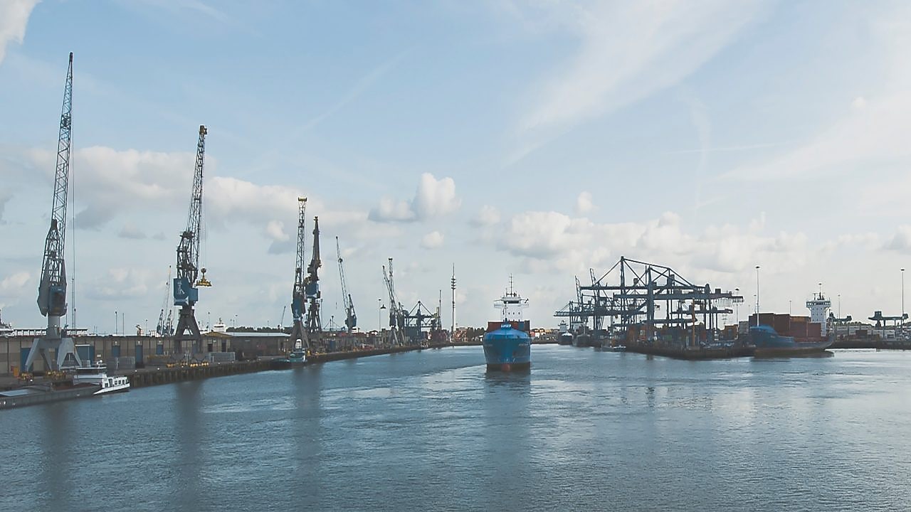 Reinventing the biggest port in Europe
