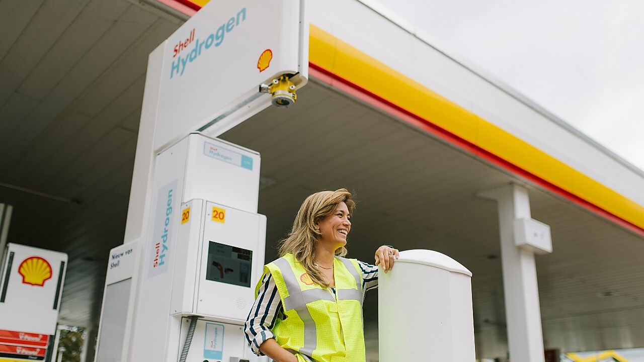 Employee on Shell Station