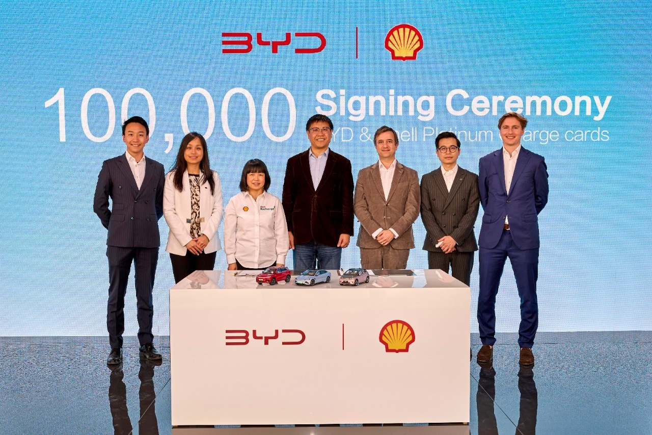 Signing Ceremony of 100,000 BYD & Shell Recharge Platinum Charge Cards