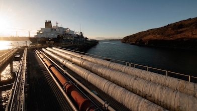 Pipes to the Shell LNG ship